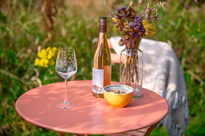 Emma-Britton-Decorative-Wine-Glass-Meadow