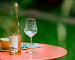 Emma-Britton-Decorative-Wine-Glass-Meadow-Pattern