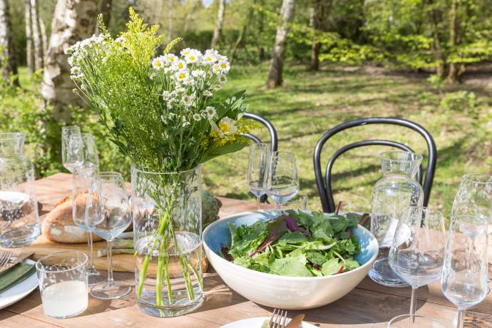 Emma-Britton-Easter-Picnic-Table-Silver-Birch-Vase